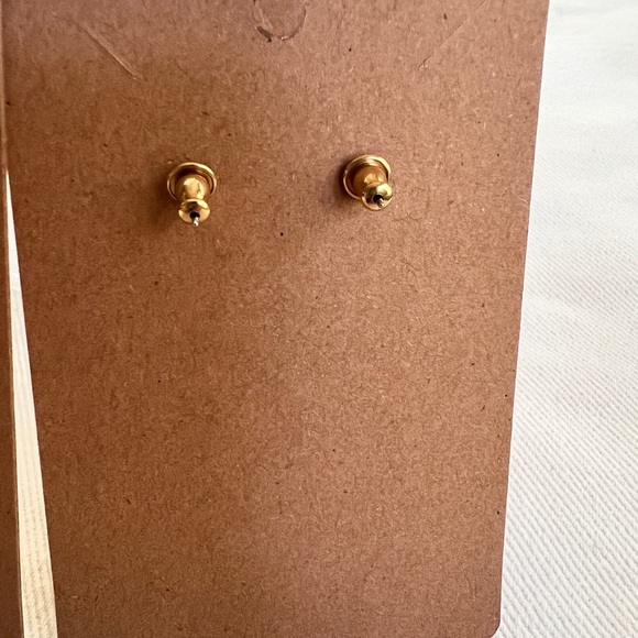 2 Pair of Vintage Monet Gold tone Pierced earrings - Picture 10 of 11
